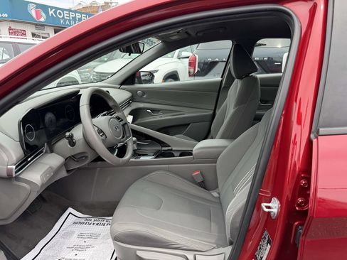 Certified 2023 Hyundai Elantra SEL w/ Convenience Package FWD image 18