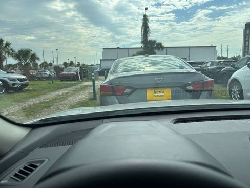 Used 2025 Nissan Altima 2.5 SV FWD image 34