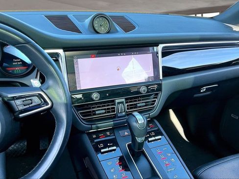 Used 2023 Porsche Macan Turbo image 9