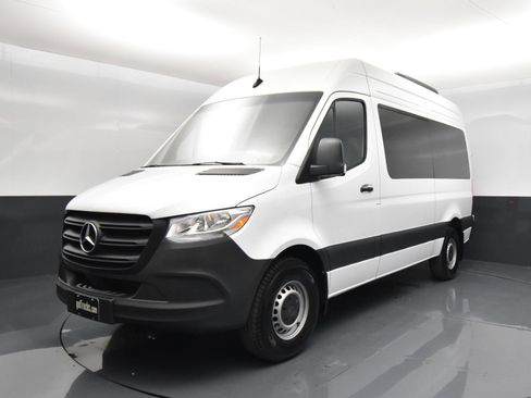 Used 2024 Mercedes-Benz Sprinter 2500 image 2