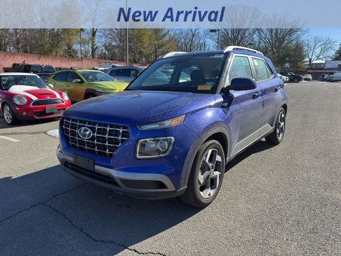 Used 2025 Hyundai Venue SEL image 1