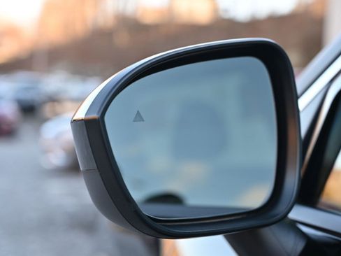 Used 2023 Nissan Rogue SV w/ SV Premium B Package image 11