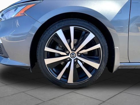 Used 2020 Nissan Altima 2.5 SR FWD image 11