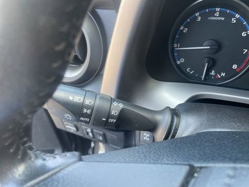 Used 2018 Toyota RAV4 XLE AWD/4WD image 29
