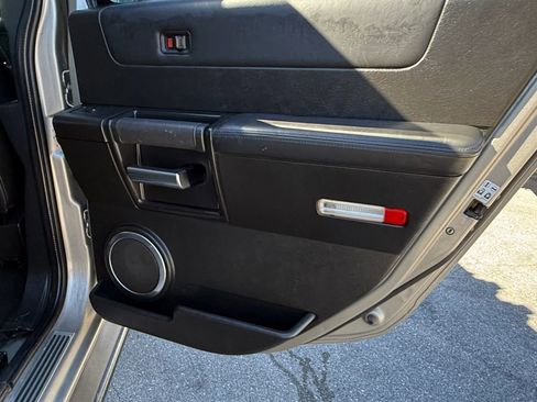 Used 2005 HUMMER H2 SUT Sport Utility Pickup 4D w/ Preferred Equipment Group image 22