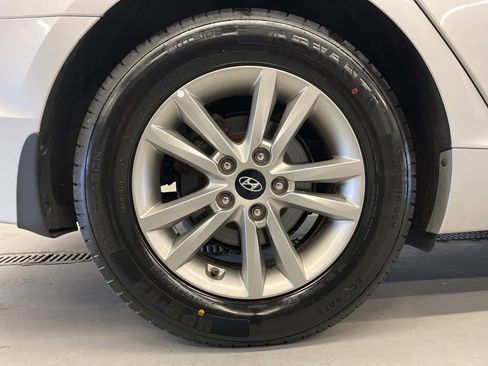 Used 2016 Hyundai Sonata SE w/ Cargo Package image 34