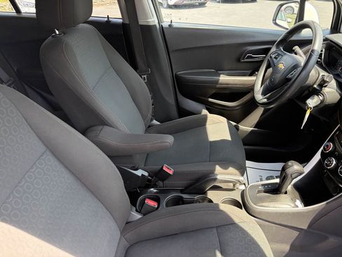 Used 2020 Chevrolet Trax LS w/ Tint and Cruise Package FWD image 27