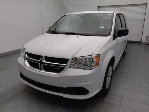 Used 2018 Dodge Grand Caravan SE w/ UConnect Hands-Free Group image 15
