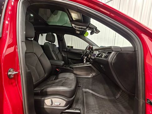 Used 2019 Porsche Macan AWD/4WD image 25