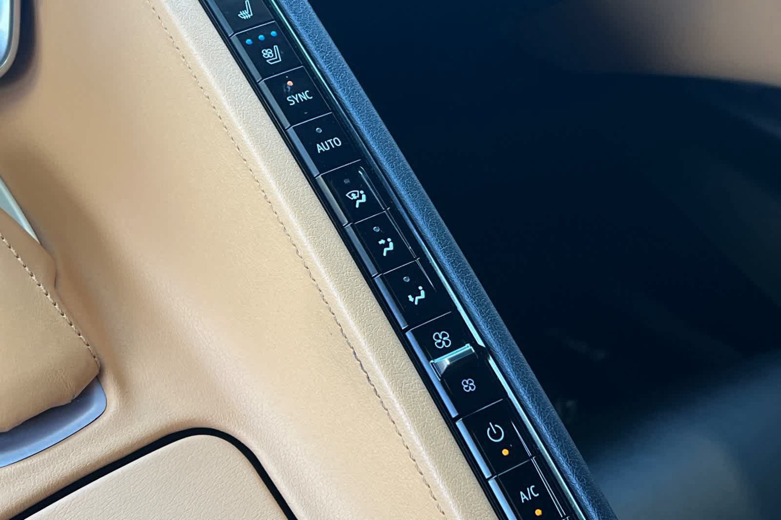 Used 2020 Chevrolet Corvette Stingray Preferred Cpe w/ 2LT Preferred Equipment Group RWD image 20