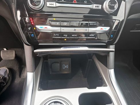 Used 2023 Ford Explorer Platinum w/ Technology Package image 25