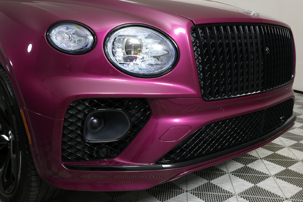 Used 2023 Bentley Bentayga Extended Wheelbase AWD/4WD image 46