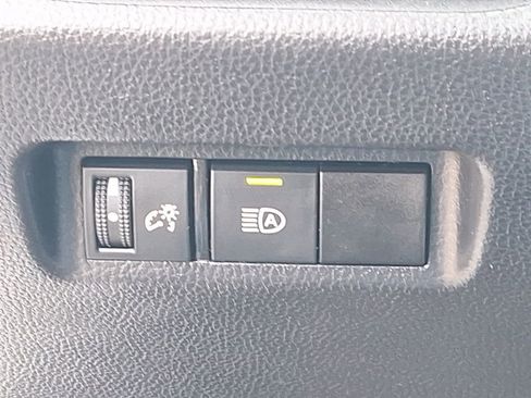 Used 2021 Toyota RAV4 XLE image 21