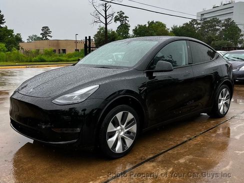 Used 2024 Tesla Model Y 2WD image 12