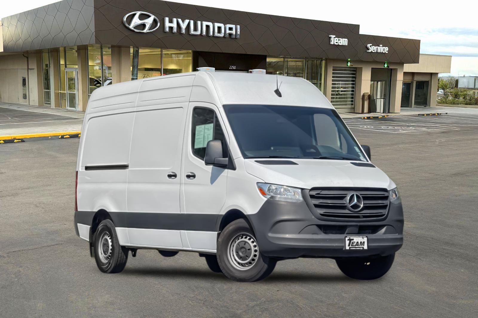 Used 2025 Mercedes-Benz Sprinter 2500 image 2