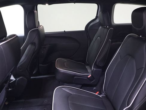 New 2027 Chrysler Pacifica Limited FWD image 10