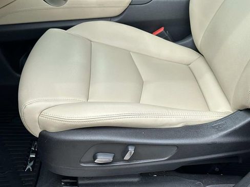 Used 2019 Cadillac XT5 FWD image 16