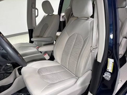 Used 2018 Chrysler Pacifica Touring Plus FWD image 14