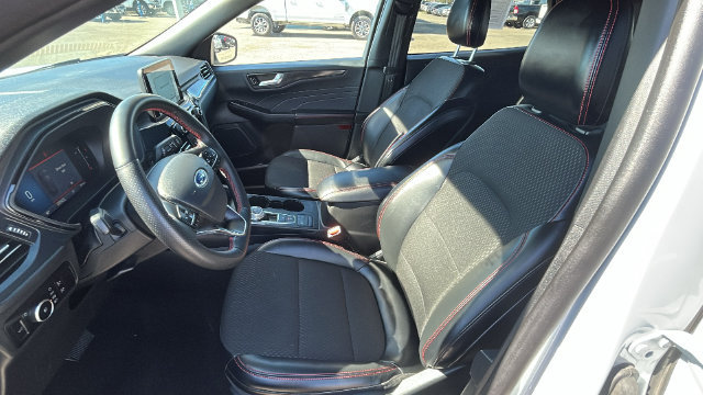 Used 2025 Ford Escape ST-Line Select AWD/4WD image 17