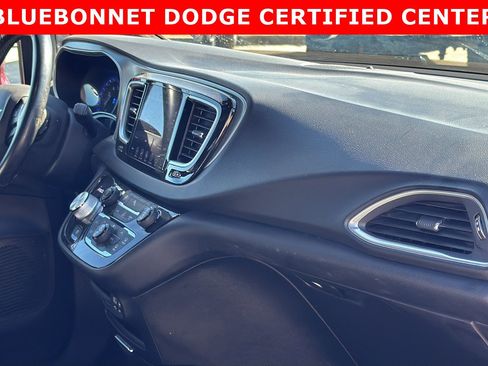 Used 2018 Chrysler Pacifica Touring-L w/ Premium Audio Group image 26