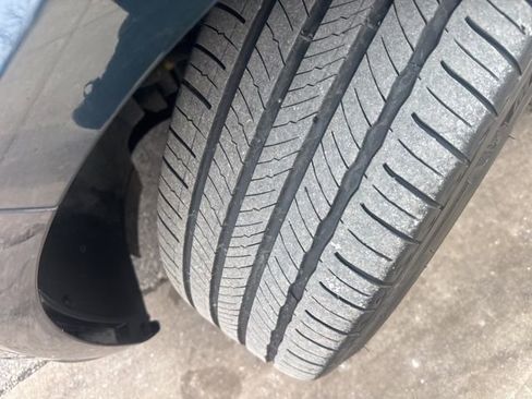 Used 2025 Genesis G70 2.5T image 9