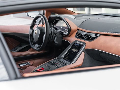 Used 2022 Lamborghini Aventador Countach image 28