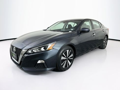Used 2022 Nissan Altima 2.5 SV FWD image 3