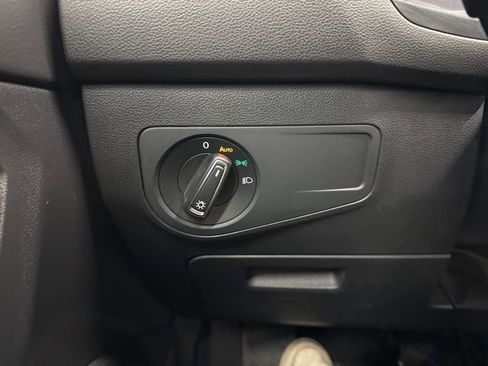 Used 2019 Volkswagen Tiguan SE w/ Panoramic Sunroof Package image 43