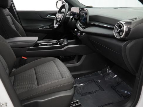 Certified 2025 Chevrolet Equinox LT FWD image 30
