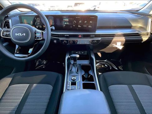 Used 2025 Kia Sorento LX image 19