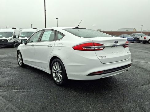 Certified 2017 Ford Fusion SE image 4