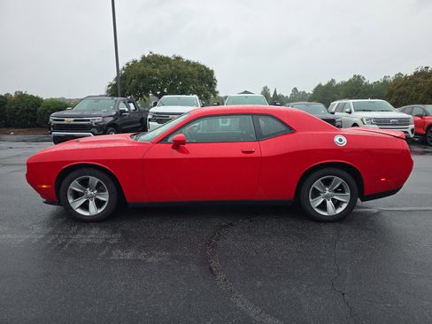 Used 2019 Dodge Challenger SXT image 7