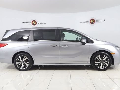 Used 2023 Honda Odyssey Touring image 2