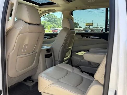 Used 2020 Cadillac Escalade ESV Premium Luxury AWD/4WD image 10