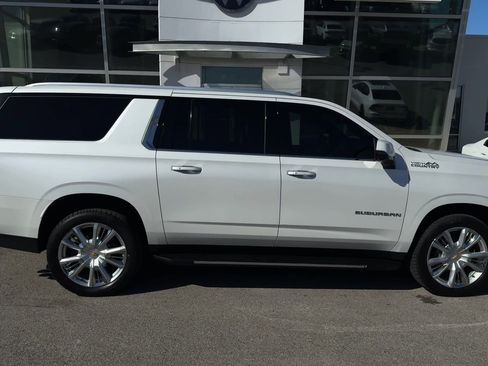 Used 2023 Chevrolet Suburban High Country image 9