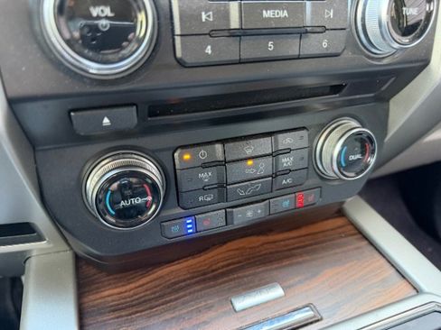 Used 2015 Ford F150 Lariat w/ Equipment Group 502A Luxury image 4