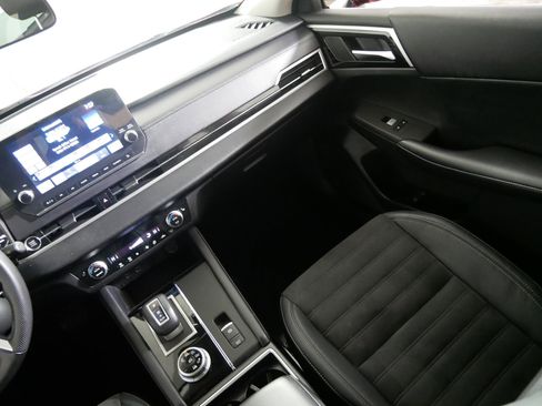 Used 2023 Mitsubishi Outlander SE image 11