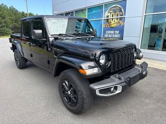 Used 2023 Jeep Gladiator Sport AWD/4WD video 1