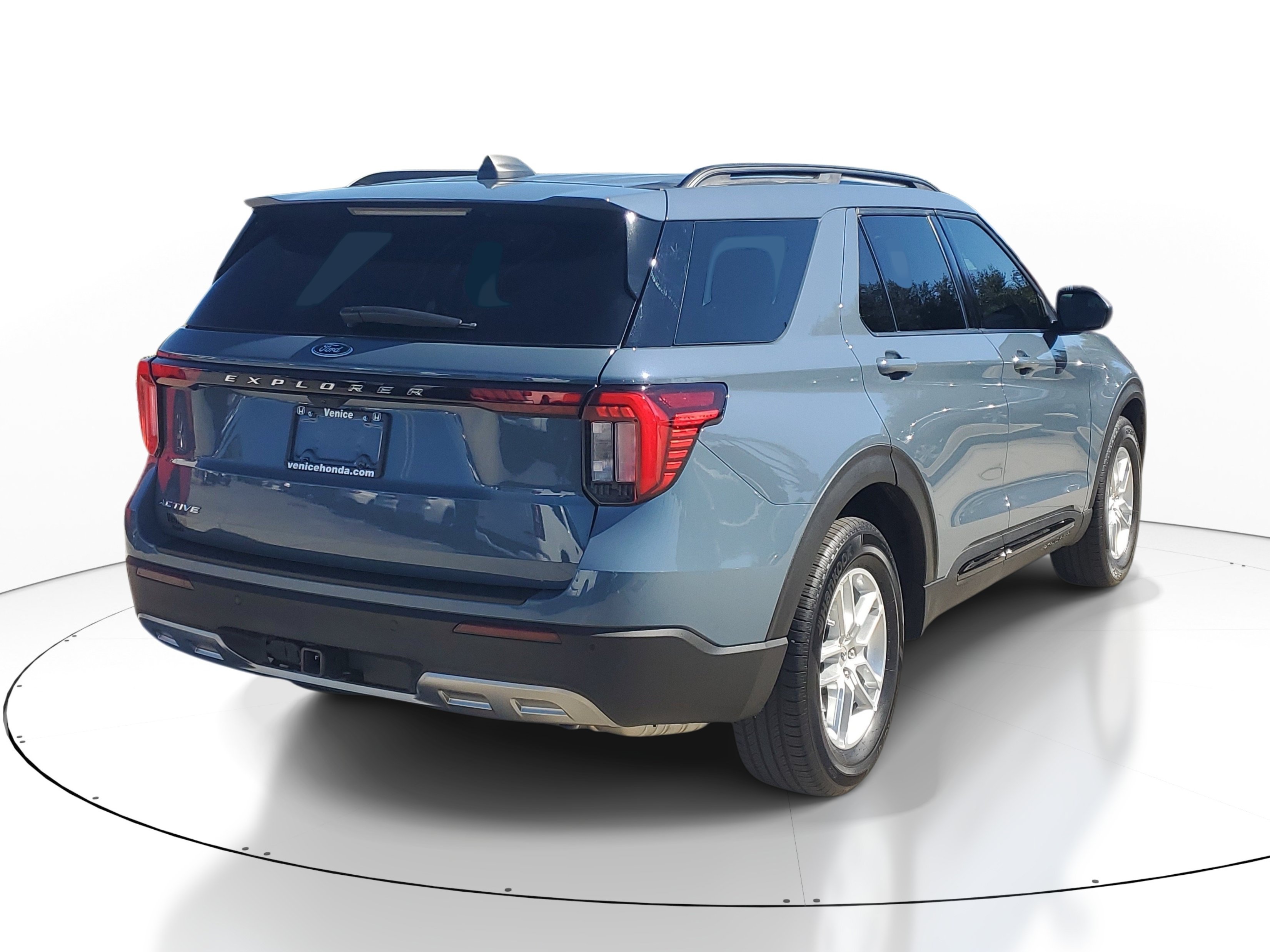 Used 2026 Ford Explorer Active w/ Active Comfort Package RWD image 6