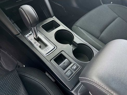 Used 2019 Subaru Outback 2.5i Premium image 16