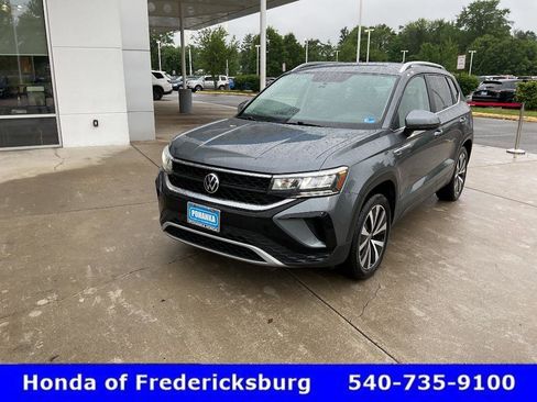 Used 2022 Volkswagen Taos SE AWD/4WD image 2