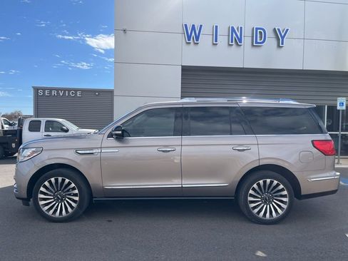 Used 2019 Lincoln Navigator Reserve image 10