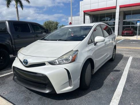 Used 2016 Toyota Prius V Three image 4