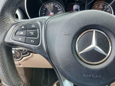 Used 2018 Mercedes-Benz GLC 300 w/ Premium Package image 28