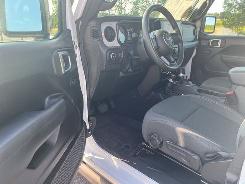 Used 2026 Jeep Wrangler Unlimited Sport AWD/4WD image 10