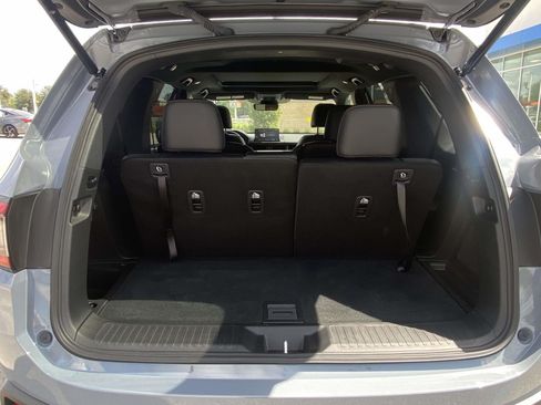 Used 2025 Honda Pilot TrailSport image 9