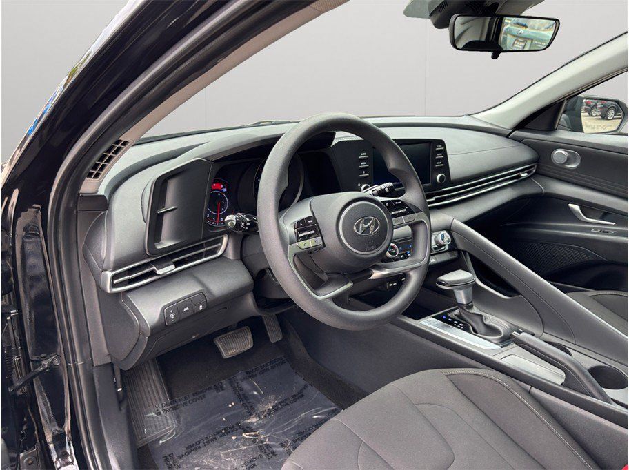 Used 2023 Hyundai Elantra SEL FWD image 6