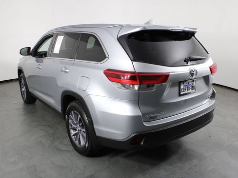 Used 2019 Toyota Highlander XLE AWD/4WD image 15