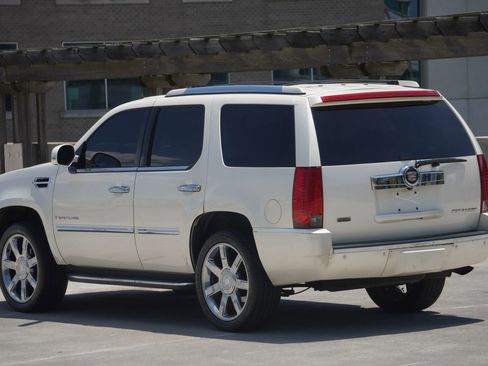 Used 2008 Cadillac Escalade AWD image 6