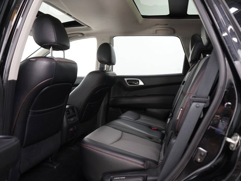 Used 2019 Nissan Pathfinder SL AWD/4WD image 19